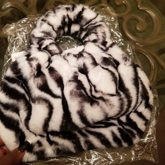 Fuzzy handbag - Picture 7 of 8